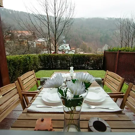 & Garden With Stunning View Apartment