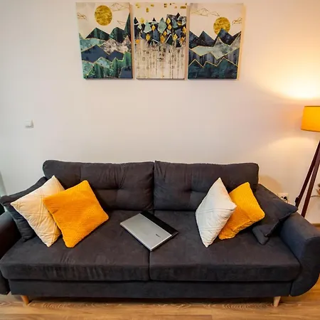 & Garden With Stunning View Apartment